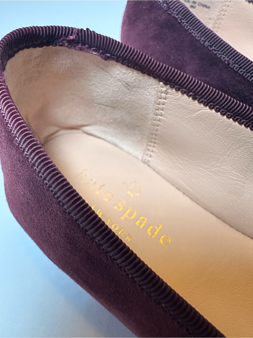 Kate Spade Burgundy Velvet Bow Medallion Ballet Flats Size 8M - Picture 10 of 10
